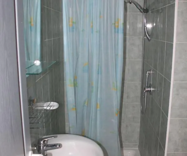 Con 2 Da Letto A 200 M Dalla Linguizzetta